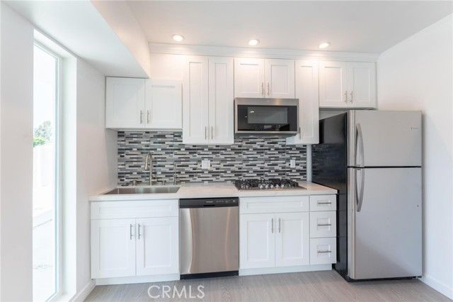 6845 Haskell Avenue, Los Angeles, CA 91406