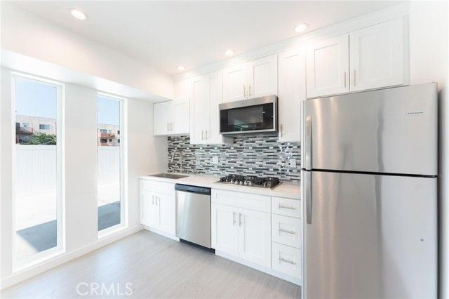 6845 Haskell Avenue, Los Angeles, CA 91406