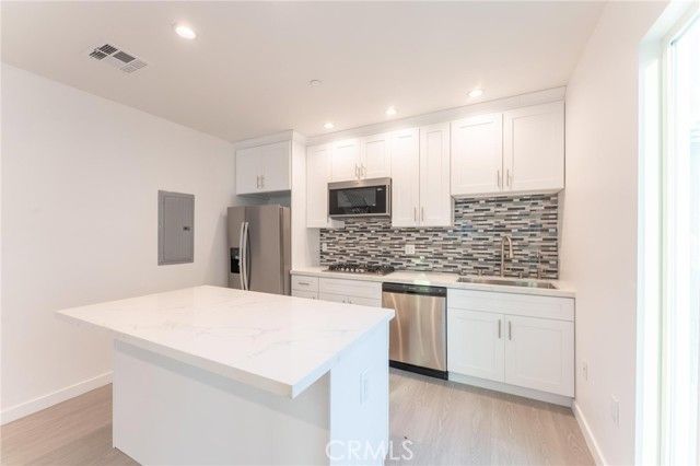 6845 Haskell Avenue, Los Angeles, CA 91406