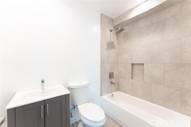 6845 Haskell Avenue, Los Angeles, CA 91406