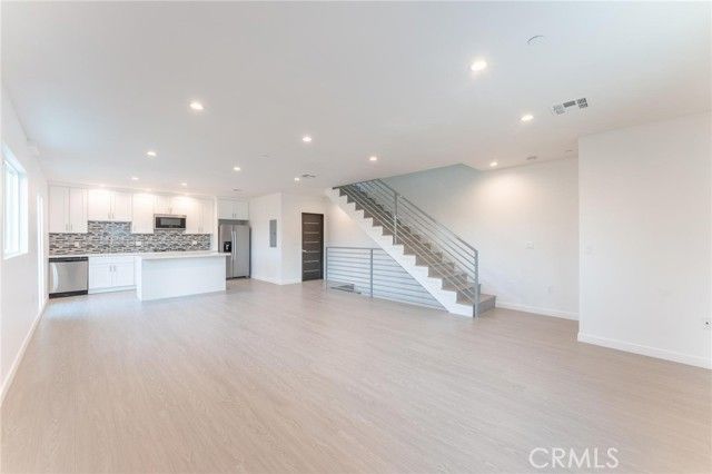 6845 Haskell Avenue, Los Angeles, CA 91406