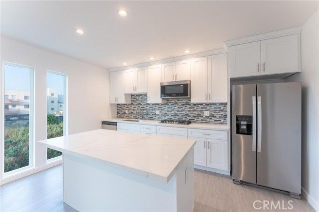 6845 Haskell Avenue, Los Angeles, CA 91406