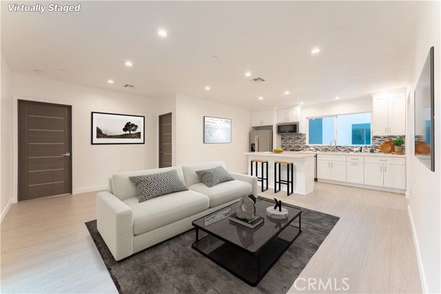 6845 Haskell Avenue, Los Angeles, CA 91406