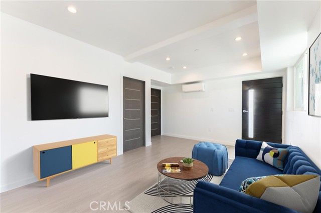 6845 Haskell Avenue, Los Angeles, CA 91406