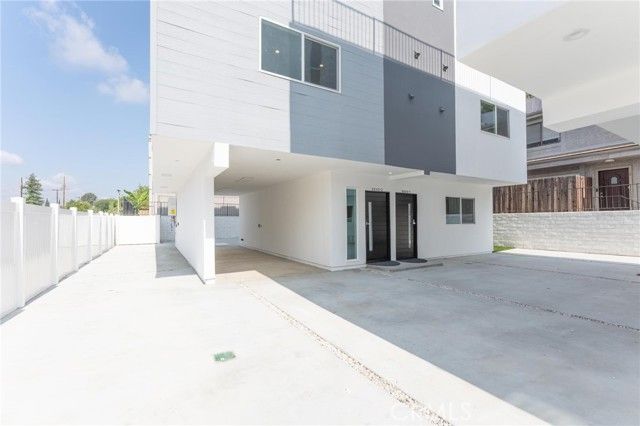 6845 Haskell Avenue, Los Angeles, CA 91406