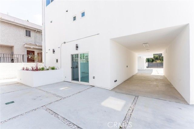 6845 Haskell Avenue, Los Angeles, CA 91406