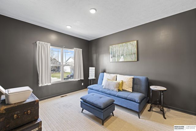 8711 S 169th Street, Omaha, NE 68136