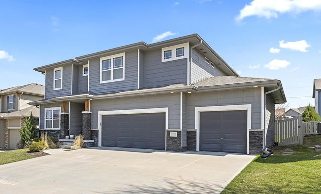 8711 S 169th Street, Omaha, NE 68136