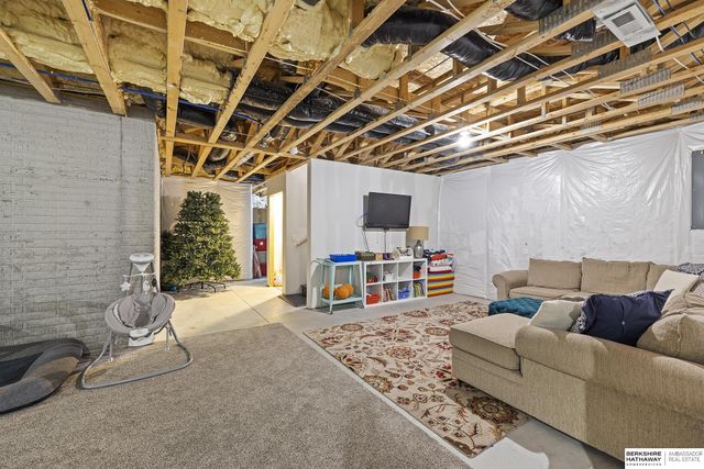 8711 S 169th Street, Omaha, NE 68136