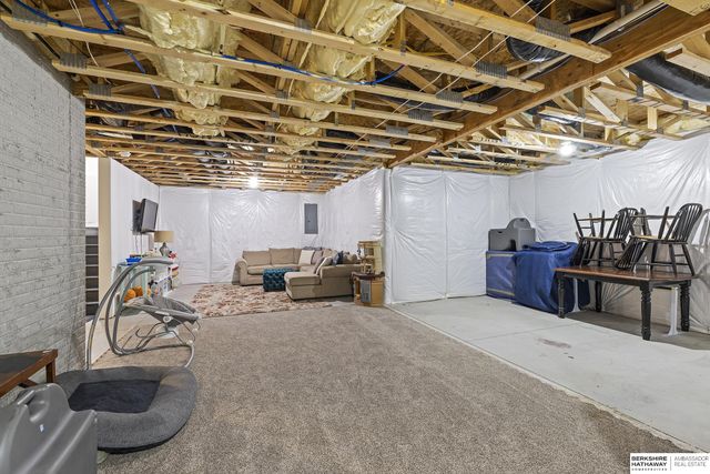 8711 S 169th Street, Omaha, NE 68136