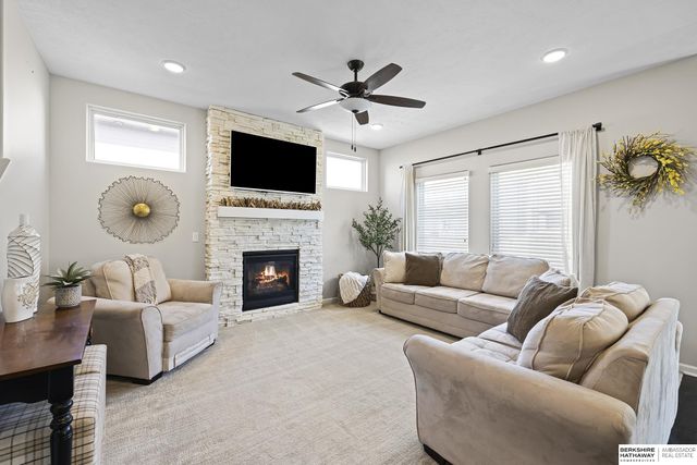 8711 S 169th Street, Omaha, NE 68136