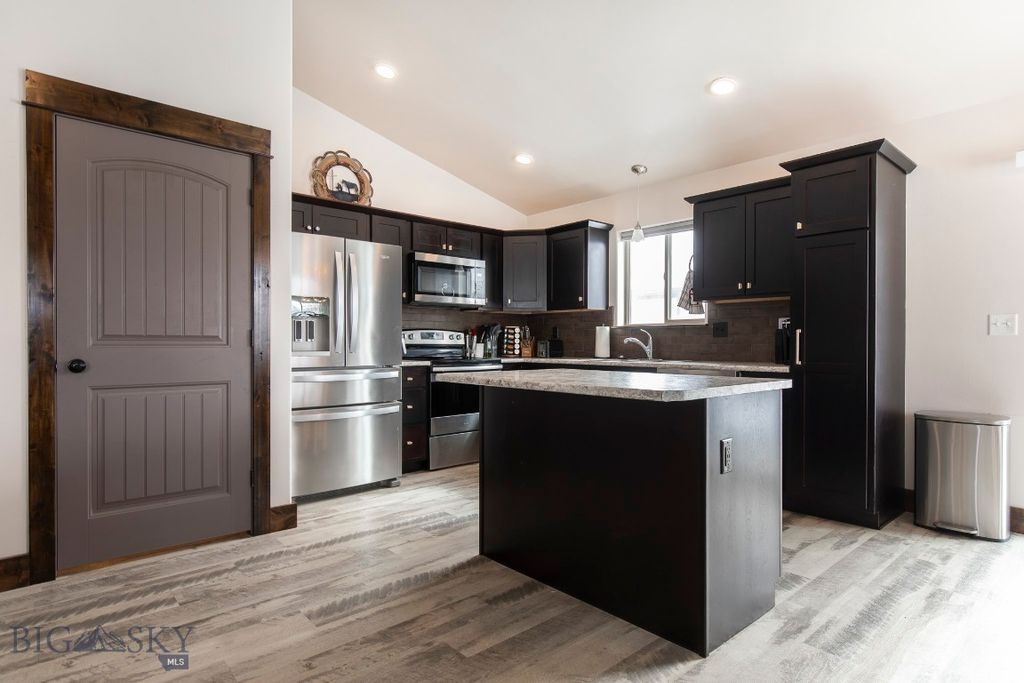 1712 Shelby Avenue, Belgrade, MT 59714 photo 3