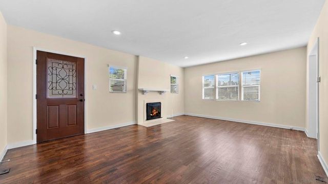 204 N Citrus Ave, Vista, CA 92084