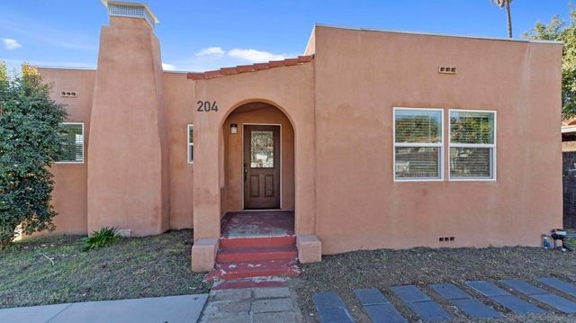 204 N Citrus Ave, Vista, CA 92084