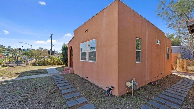 204 N Citrus Ave, Vista, CA 92084