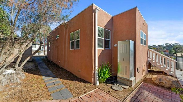 204 N Citrus Ave, Vista, CA 92084