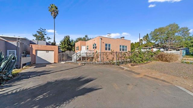 204 N Citrus Ave, Vista, CA 92084