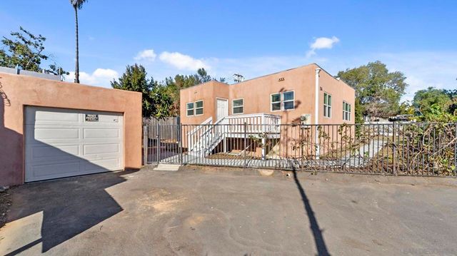 204 N Citrus Ave, Vista, CA 92084