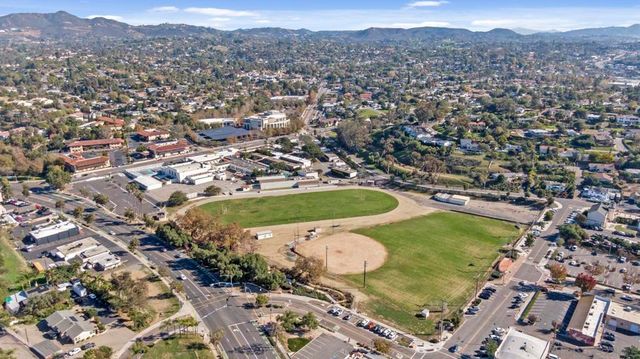 204 N Citrus Ave, Vista, CA 92084