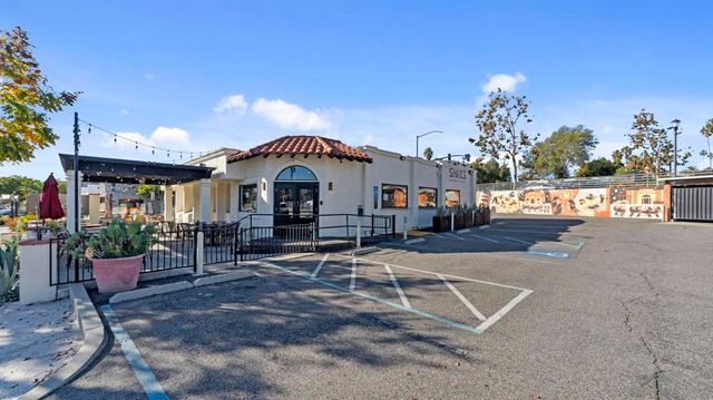 204 N Citrus Ave, Vista, CA 92084