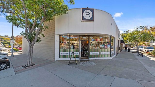 204 N Citrus Ave, Vista, CA 92084