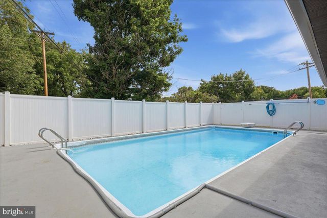 1405 OUTER DR, Hagerstown, MD 21742