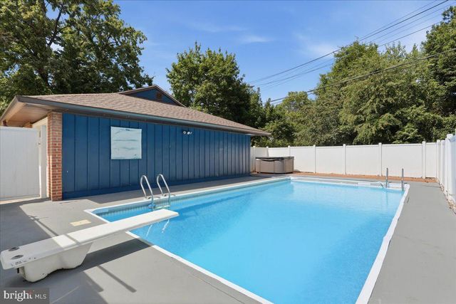 1405 OUTER DR, Hagerstown, MD 21742
