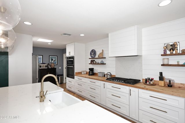 3413 N 16TH Drive N, Phoenix, AZ 85015