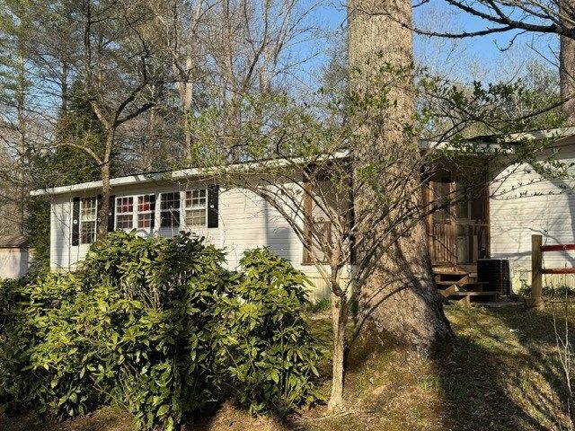 123 Leisure Woods Lane, Hiawassee, GA 30546