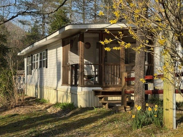 123 Leisure Woods Lane, Hiawassee, GA 30546