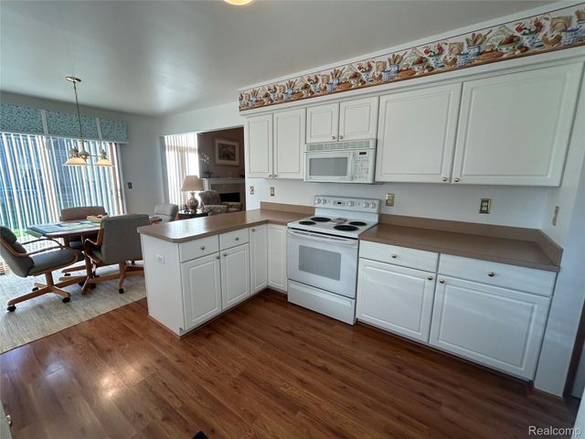 45598 Delmar Drive 129, Macomb Township, MI 48044