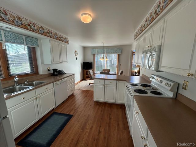 45598 Delmar Drive 129, Macomb Township, MI 48044