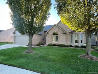 45598 Delmar Drive 129, Macomb Township, MI 48044