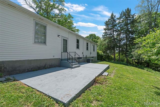 12131 McKelvey Road, Maryland Heights, MO 63043