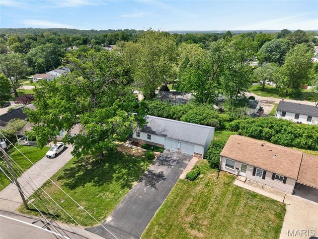 12131 McKelvey Road, Maryland Heights, MO 63043