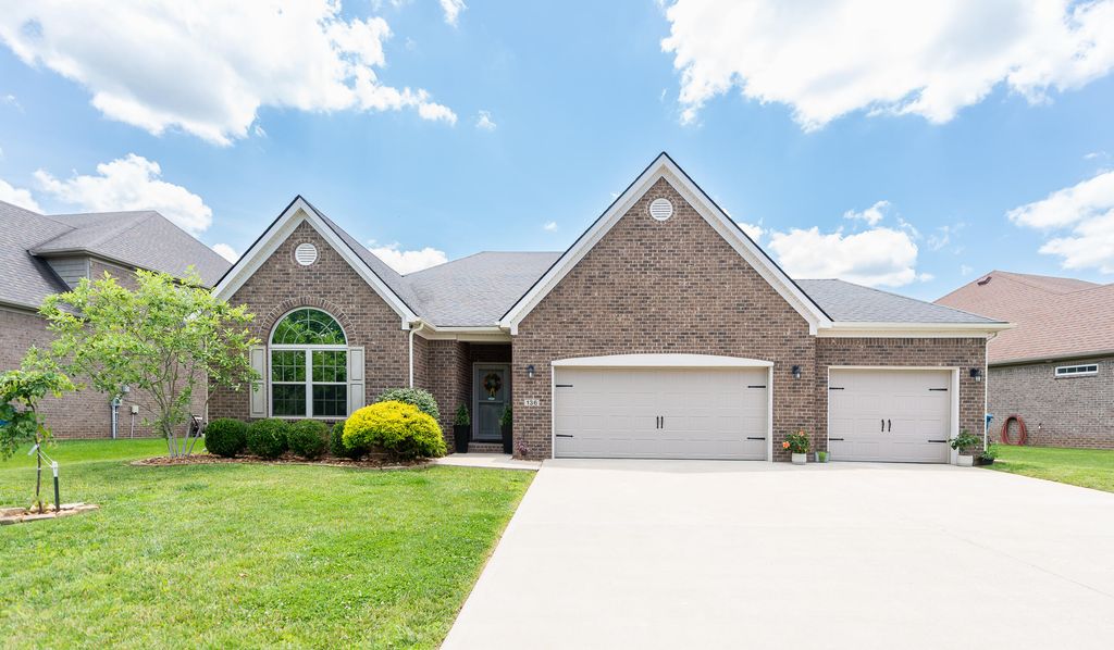 136 Inverness Drive, Georgetown, KY 40324
