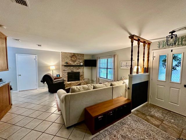 403 Shelly Drive, Whitehouse, TX 75791