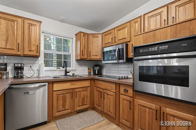 2246 Holliday Drive, Wyoming, MI 49519