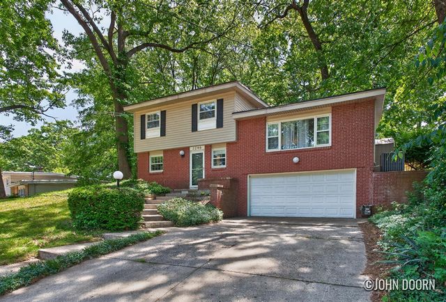 2246 Holliday Drive, Wyoming, MI 49519