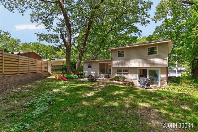 2246 Holliday Drive, Wyoming, MI 49519