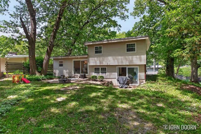 2246 Holliday Drive, Wyoming, MI 49519