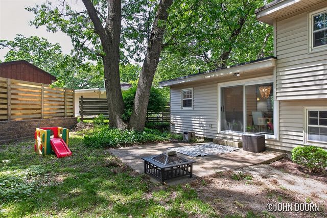 2246 Holliday Drive, Wyoming, MI 49519