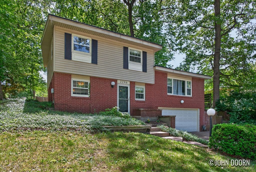 2246 Holliday Drive, Wyoming, MI 49519