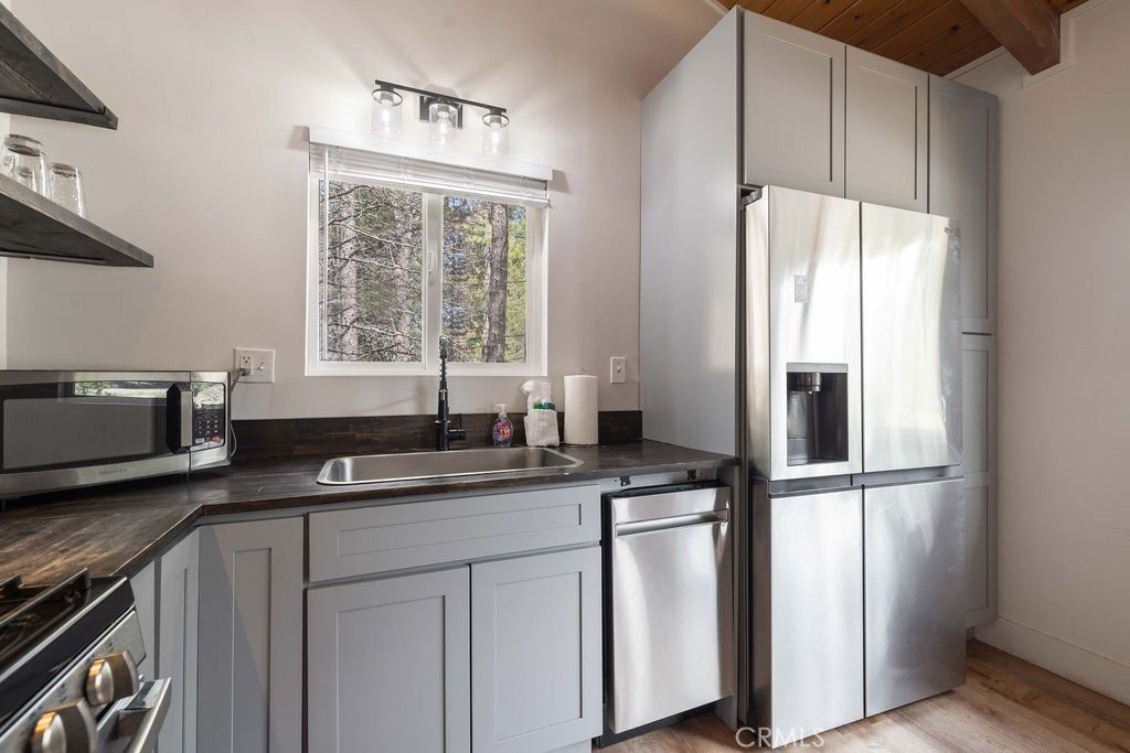 Image 8 of property listing at 43496 Colusa, Big Bear Lake, CA 92315