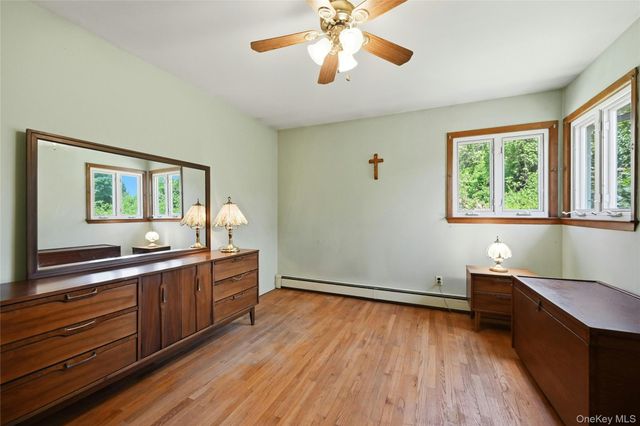 98 Evergreen Avenue, Bethpage, NY 11714