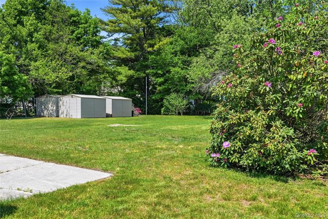 98 Evergreen Avenue, Bethpage, NY 11714