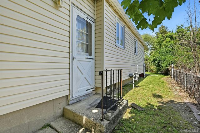 98 Evergreen Avenue, Bethpage, NY 11714