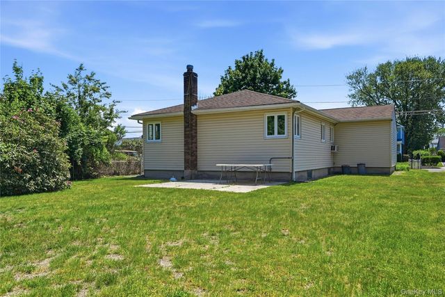 98 Evergreen Avenue, Bethpage, NY 11714