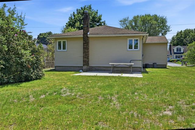 98 Evergreen Avenue, Bethpage, NY 11714