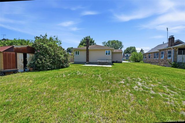 98 Evergreen Avenue, Bethpage, NY 11714